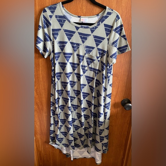 LuLaRoe Dresses & Skirts - ✂️Used Medium LuLaRoe Carly Dress✂️